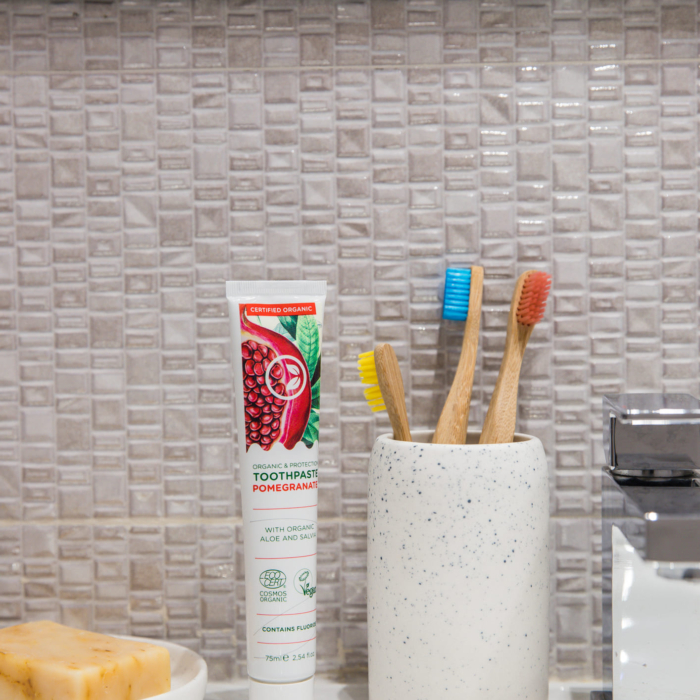 Био разградима бамбукова четка за зъби с Въглен за лек избелващ ефект - Nordics - Image 2