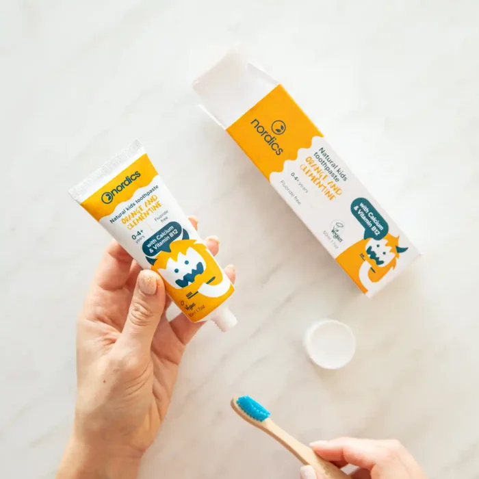 Детска паста за зъби с Витамин Б12 Портокал и Мандарина - Nordics - Image 3