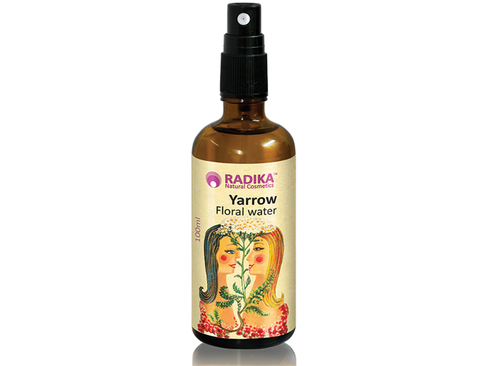 натурален хидролат от бял равнец флакон спрей в стъклена бутилка