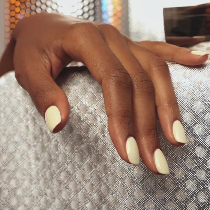 shell-manucurist-color-odonata-led-gel-nailpolish