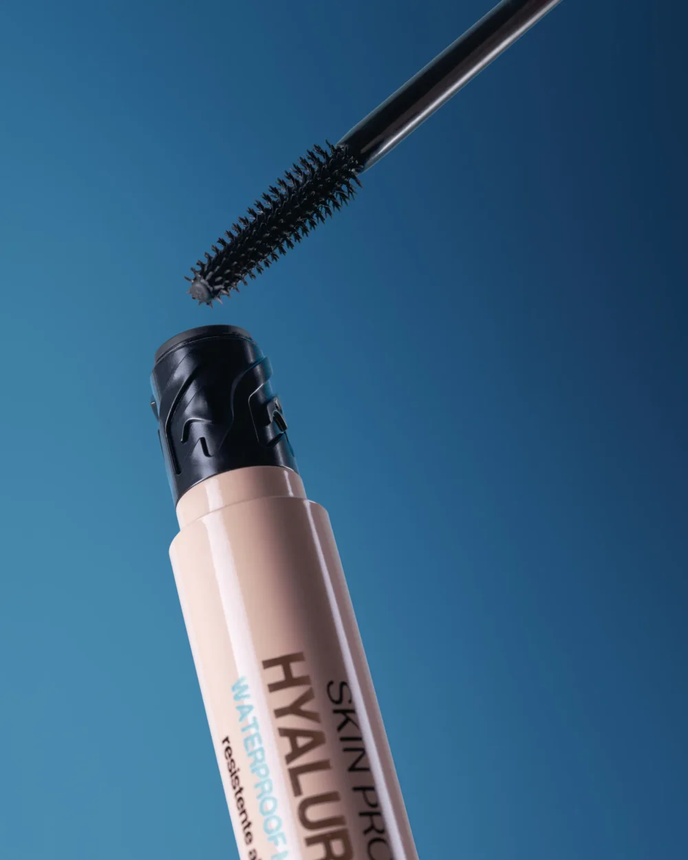 Водоустойчива спирала за обем Hyalur-on Skin Proof с четка
